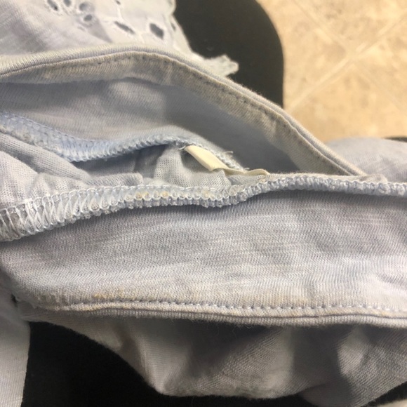 ‼️$5 Sale‼️🌻 H&M Light Blue Floral Trim Tank Top - Picture 5 of 6